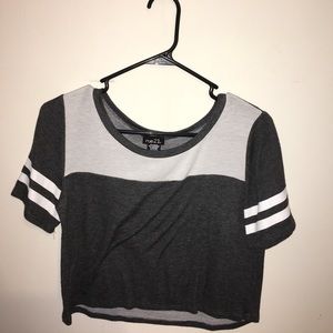 Rue21 cropped dark gray shirt